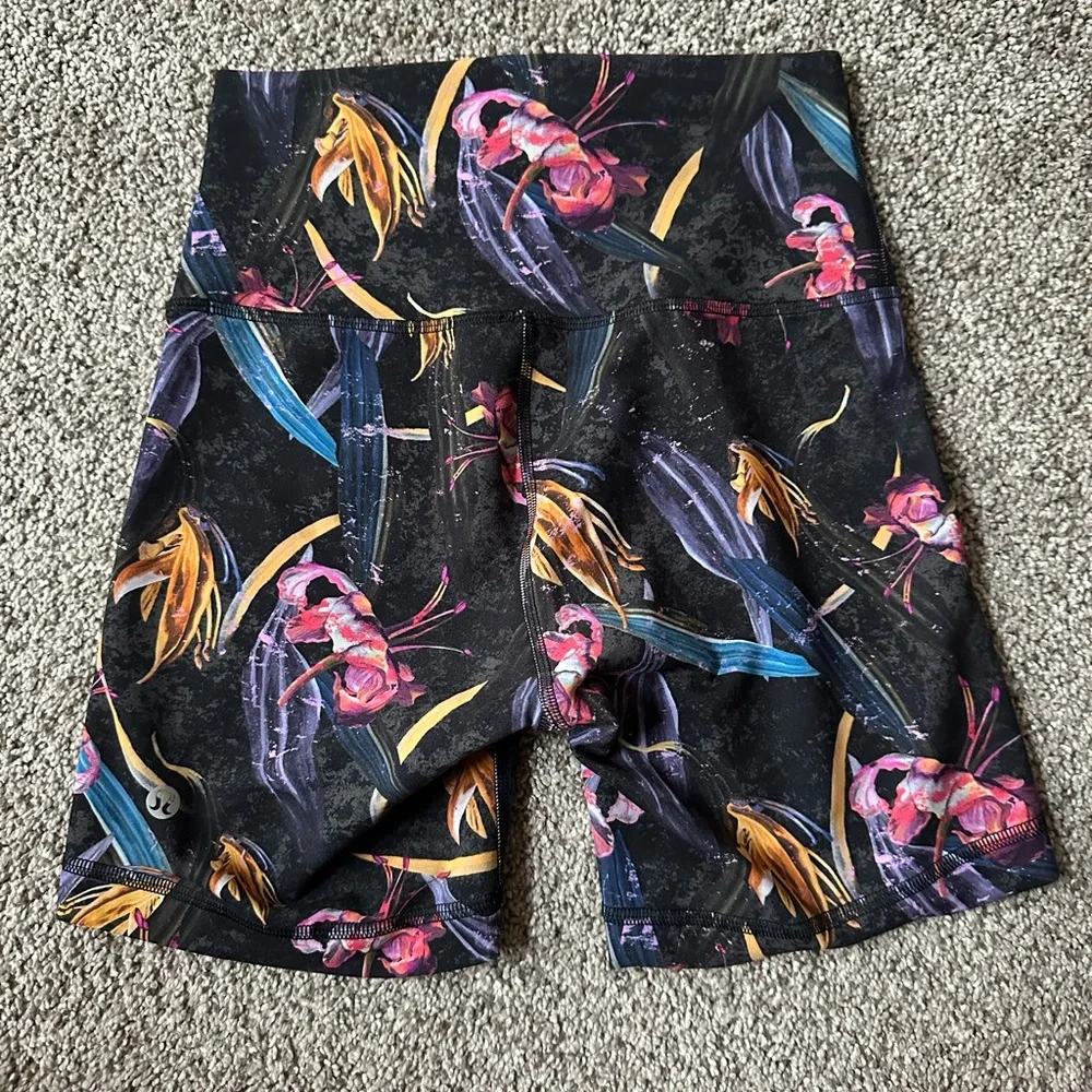 Lululemon Wunder Train High Rise Short - Picture 3 of 5